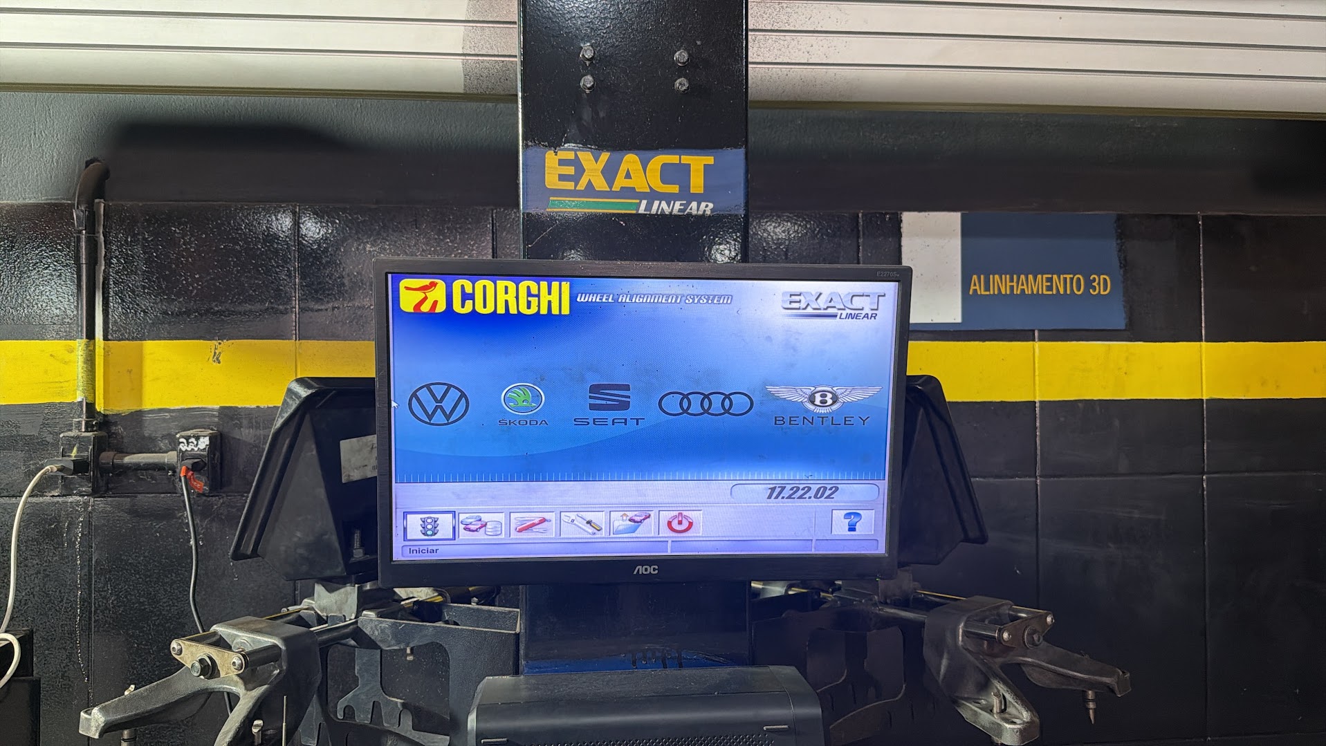 Sistema Corghi de alinhamento 3D em estação automotiva